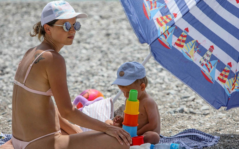 Tam kapanmada turiste kalmaya devam etti Antalya Konyaaltı Sahili'nde bugün - Resim: 3