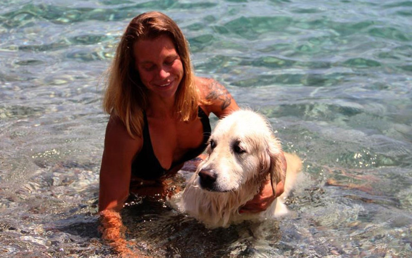 Antalya'da Rus turistin, 9 bin kilometrelik yoldan getirdiği köpeğiyle deniz keyfi! - Resim: 3
