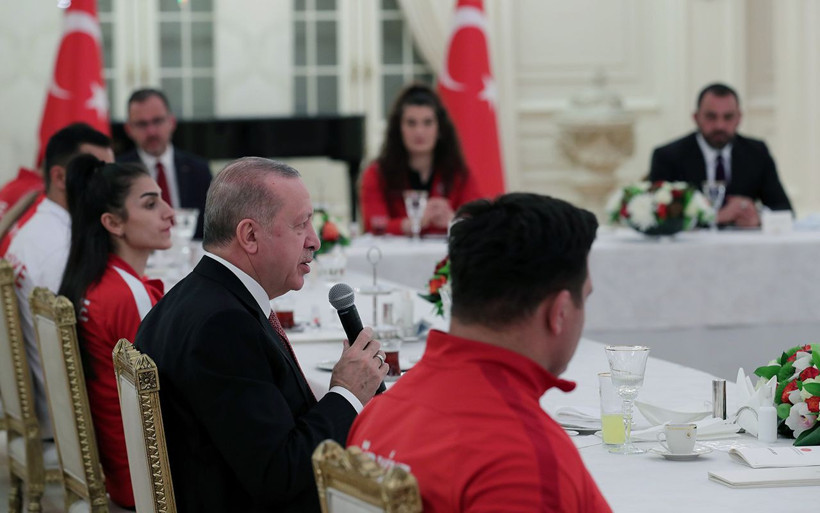 Cumhurbaşkanı Erdoğan milli sporcularla iftar yaptı - Resim: 3
