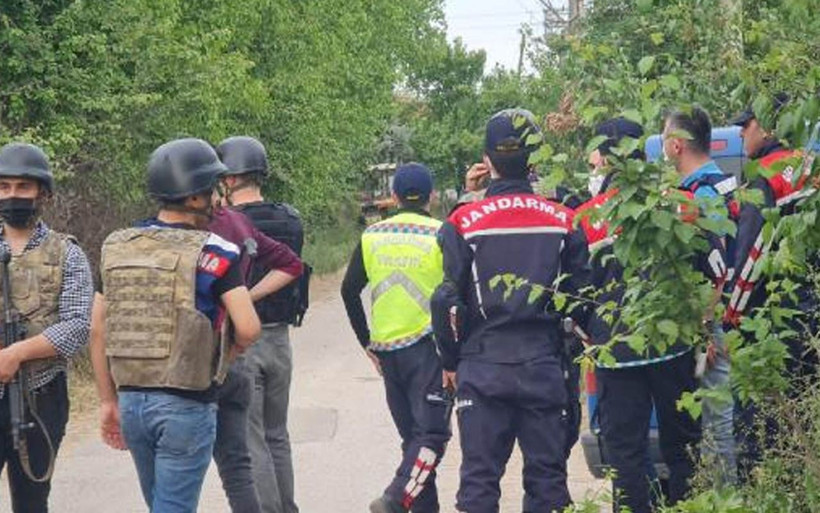 Kocaeli'de evlat dehşeti! Cinnet geçirip babasını öldürdü 3'ü jandarma 8 kişiyi vurdu - Resim: 3