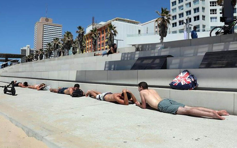 Hamas'ın saldırısı İsraillileri korkuttu! Plajdaki yüzlerce kişi sığınaklara kaçtı - Resim: 4