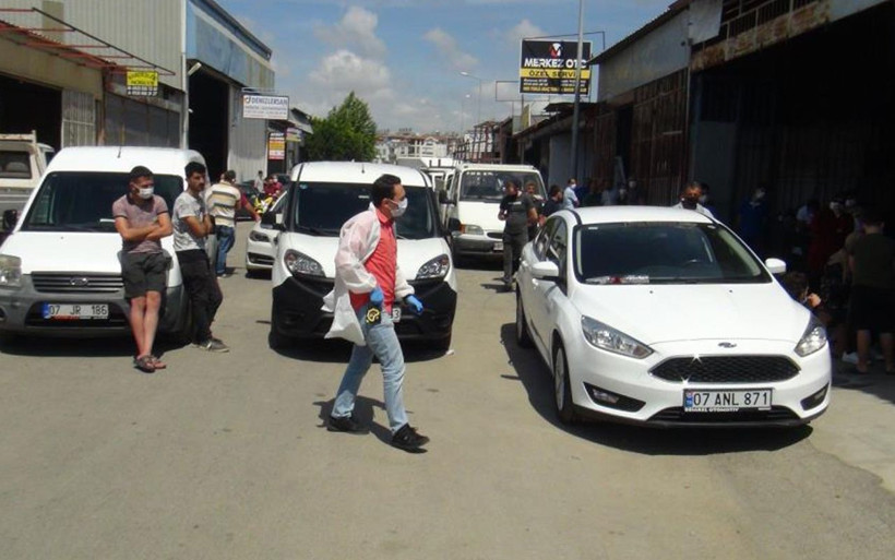 Antalya'da oto galericinin korkunç akıbeti! Merdivenle içeri bakan esnafın kanı dondu - Resim: 3