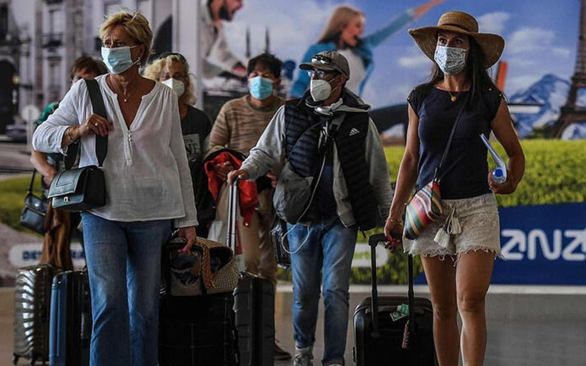 İngiltere'den gelen görüntüler şoke etti! Saatlerce Hindistan'dan gelenlerle bekletildiler - Resim: 3