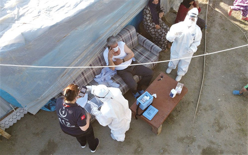 Mevsimlik tarım işçilerine, kaldıkları çadırlarda "Kovid-19" aşıları yapılıyor - Resim: 2