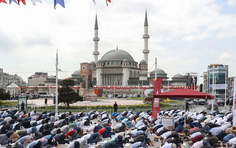 İstanbul Taksim Camii açıldı işte 4 bin kişilik Taksim cami içinden görüntüler - Resim: 1