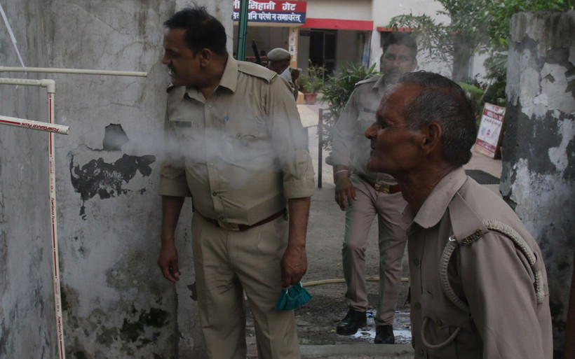 İnek idrarı çare olmayınca! Hindistan'da Covid-19'dan korunmak için yeni yöntem - Resim: 1