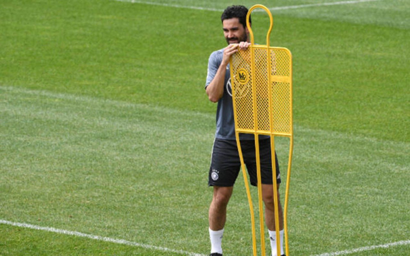 İlkay Gündoğan'ın yeni aşkı Sara Arfaoui öpmelere doyamadı fena yakalandılar - Resim: 4