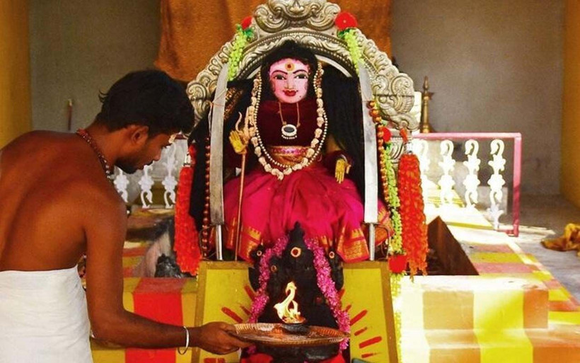 Virüse 'çare' için tapınak kuruldu! Hindistan'da koronaya tapıyorlar - Resim: 4