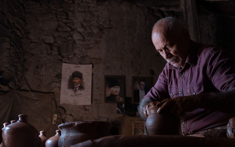 Konya'da 450 yıllık atölyede usta-çırak ilişkisi: Çömlek ustası, üniversiteli çırağından memnun - Resim: 1