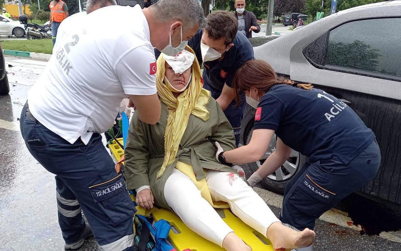 Ahmet Davutoğlu'nun konvoyu kaza yaptı! Yardımcısı Sema Silkin Ün ile 1 çocuk yaralı - Resim: 2