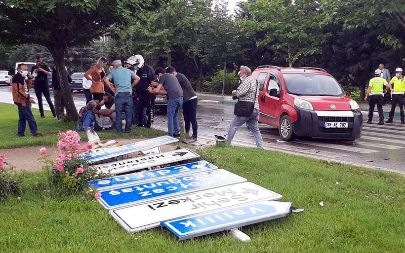 Ahmet Davutoğlu'nun konvoyu kaza yaptı! Yardımcısı Sema Silkin Ün ile 1 çocuk yaralı - Resim: 1