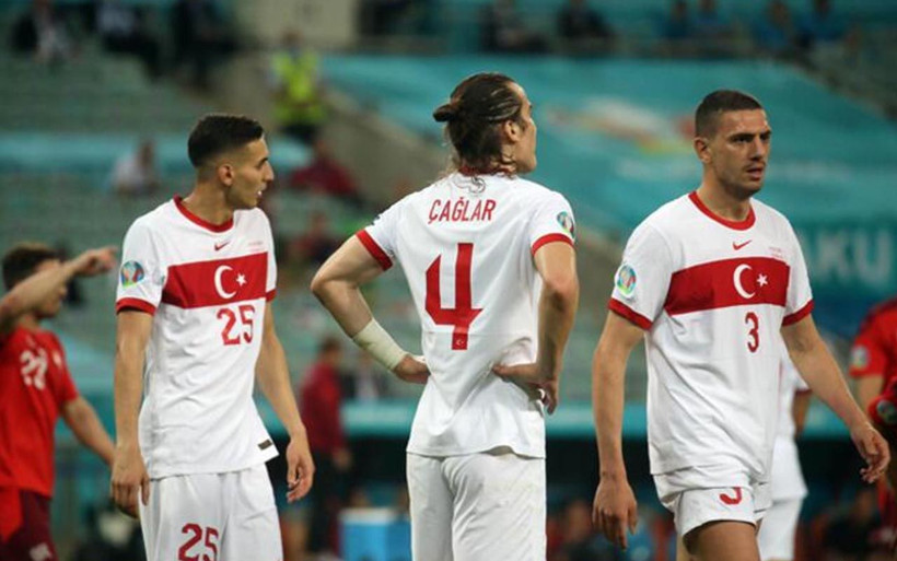 Türk duvarı 80'li yılların savunması gibiydi Şenol Güneş dilerim istifasını yazıyordur - Resim: 1