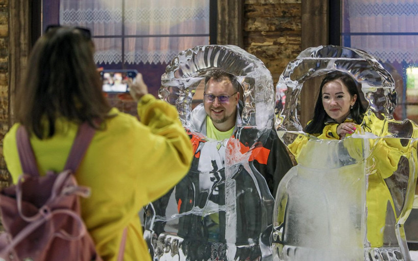 Antalya'da sıcaktan bunalanlar buraya koşuyor! Dışarısı 40, içerisi eksi 5 derece - Resim: 3