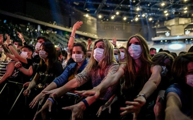 Paris'te 4 bin kişilik konserle Covid-19 denemesi! Veriler açıklandı kaç kişi virüs kaptı? - Resim: 1
