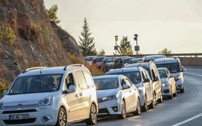 Antalya'da pazar günü soluğu piknikte aldılar mesire alanı girişinde kuyruk oluştu - Resim: 3