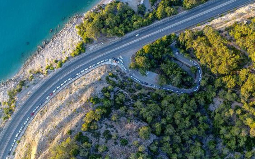 Antalya'da pazar günü soluğu piknikte aldılar mesire alanı girişinde kuyruk oluştu - Resim: 2