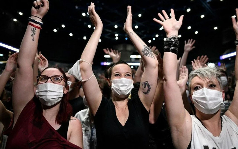 Paris'te 4 bin kişilik konserle Covid-19 denemesi! Veriler açıklandı kaç kişi virüs kaptı? - Resim: 4