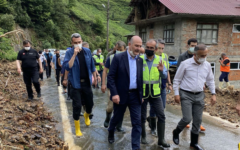 Bakanlar Soylu, Kurum ve Karaismailoğlu selin olduğu Güneysu'da - Resim: 1