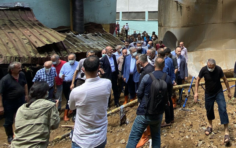 Bakanlar Soylu, Kurum ve Karaismailoğlu selin olduğu Güneysu'da - Resim: 2