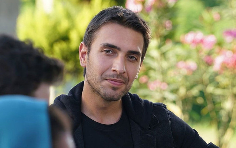 Ulaş Tuna Astepe gizemli aşkı ile Galata'da görüntülendi! - Resim: 2