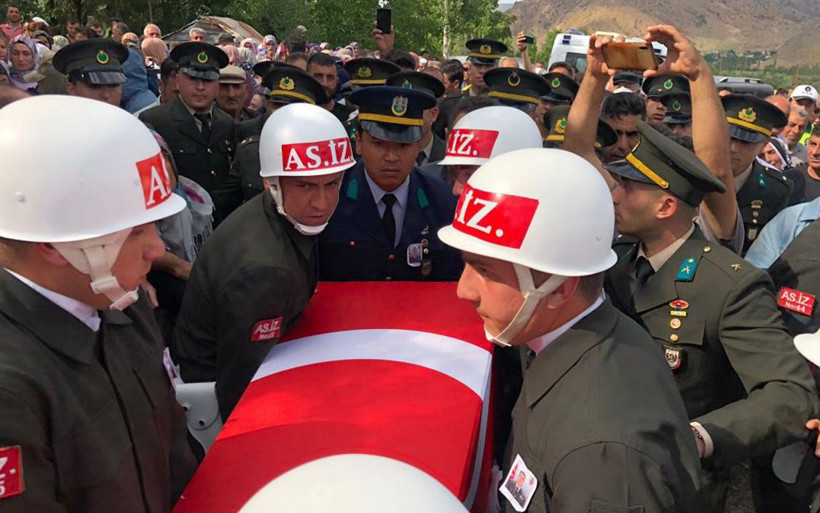 Bordo bereli Selahattin Taşkın'a acı veda! Bayramdan sonra Erzurum'a izne gelecekmiş - Resim: 3
