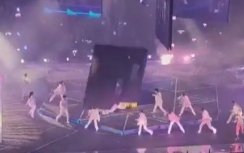 Korkunç görüntü! Konser alanındaki dev ekran dansçıların üzerine düştü! - Resim: 3
