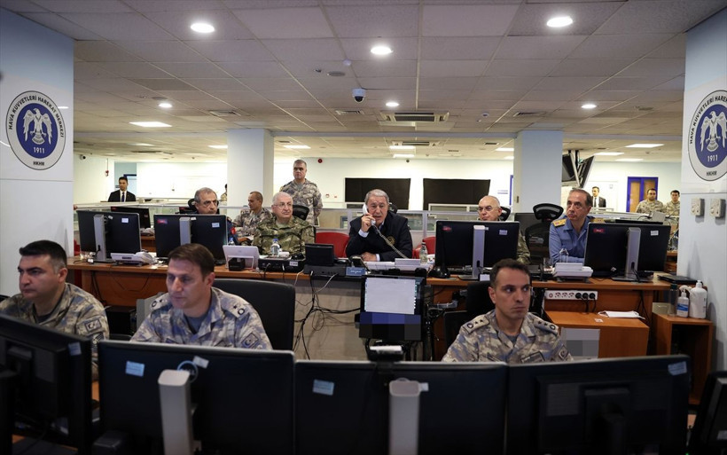 Hulusi Akar:  Teröristlerin inleri, mağaraları başlarına yıkıldı - Resim: 1