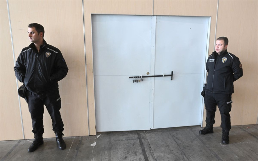 Yurt dışı seçmenlerin oyları 5 kilitli odada korunuyor! 7/24 kapıda görevdeler - Resim: 3