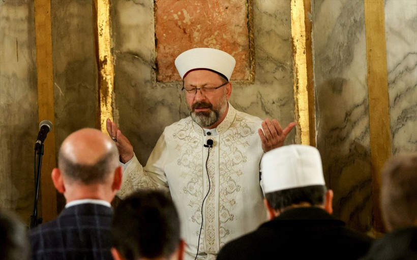 İstanbul'un fethinin 570. yıldönümü etkinlikleri Ayasofya'da başladı! Sabah namazında onbinler toplandı - Resim: 4