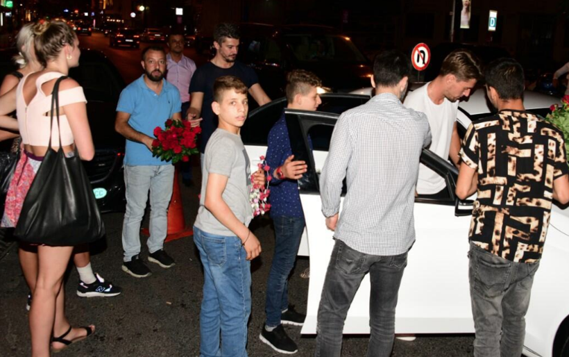 Survivor Anıl Tetik kız arkadaşlarıyla 8 kişi araca binmeye çalıştı - Resim: 3