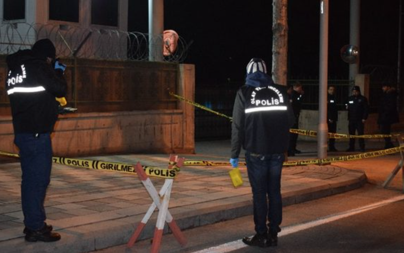 Olay yeri Malatya! Şüpheli şahıs bıçakla 2 bekçiyi, bekçi silahla arkadaşını yaraladı - Resim: 1