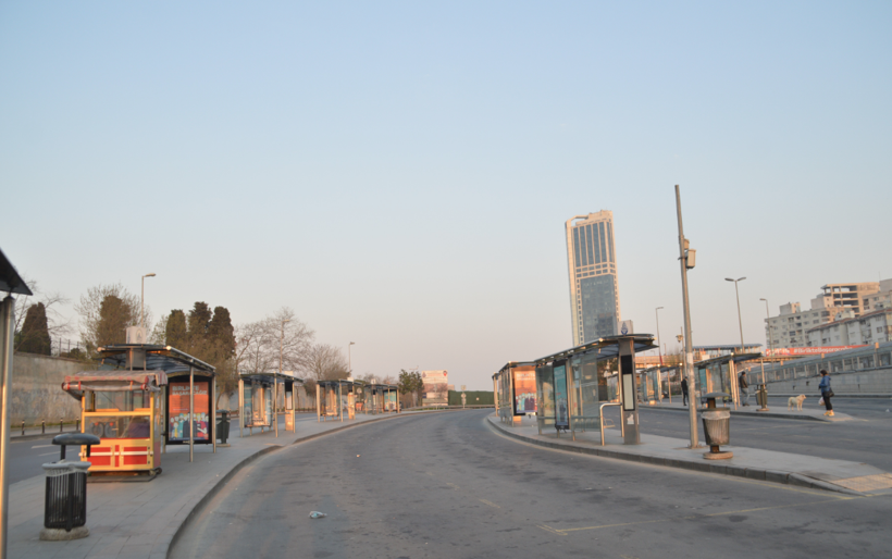 Sokağa çıkma yasağı sonrası İstanbul'da ilk sabah yollar bomboş kaldı - Resim: 1