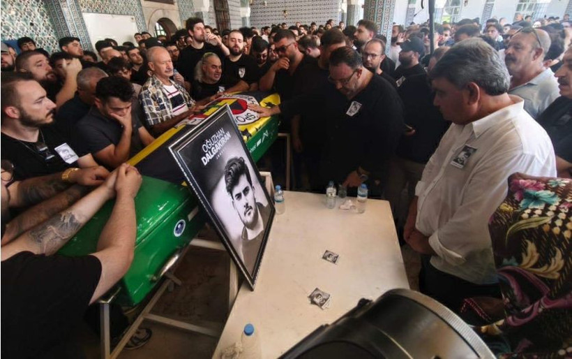 Jrokez lakaplı yayıncı Oğuzhan Dalgakıran son yolculuğuna uğurlandı - Resim: 3