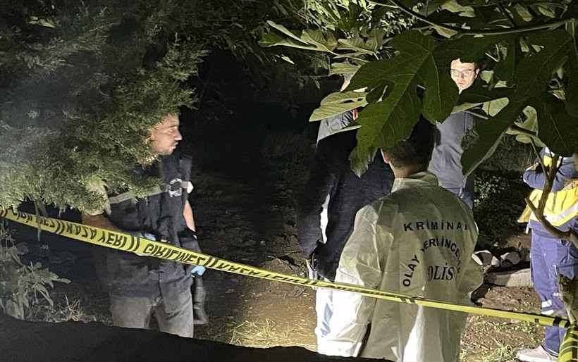 Şanlıurfa'da cami bahçesinde kazı yapan çocuklar bebek cesedi buldu! - Resim: 1