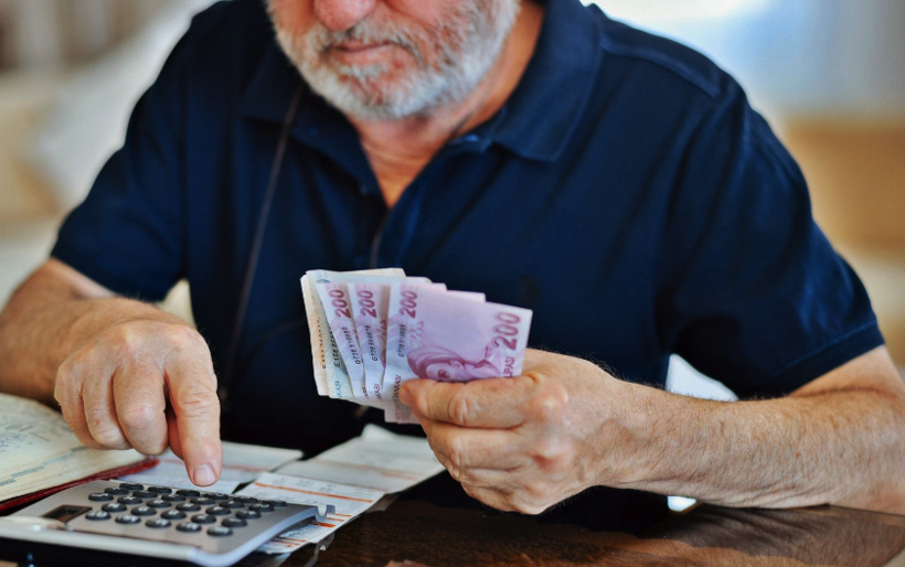 En düşük emekli maaşı ne kadar olacak? Yılbaşına sayılı günler kala öne çıkan rakam... - Resim: 1