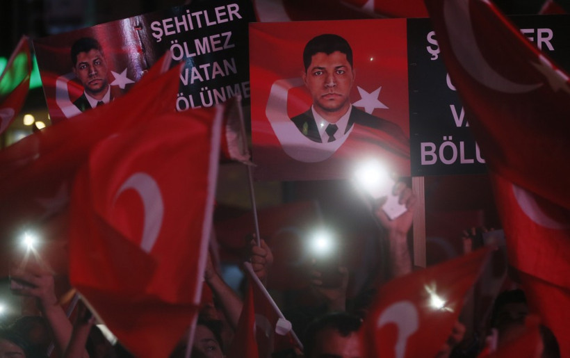 Ömer Halisdemir’in babası vatandaşları ağlattı! - Resim: 4