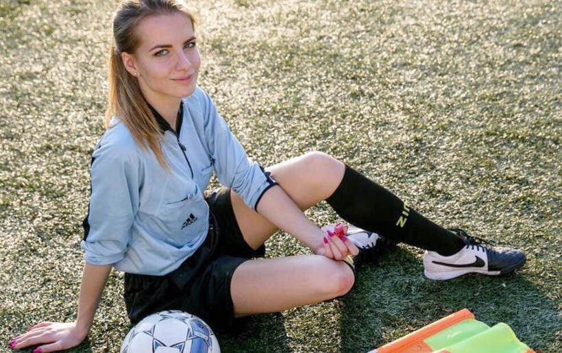 Sosyal medyayı sallayan hakem! Her pozu olay - Resim: 1