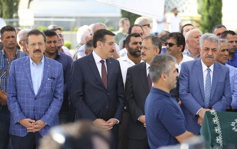 Bakan Arslan'ın kardeşi son yolculuğuna uğurlandı - Resim: 2