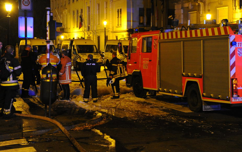 İtfaiyeciler köpüklü eylem yaptı - Resim: 2