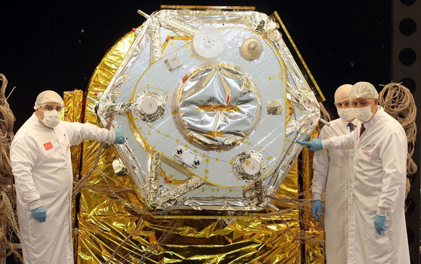 Türkiye'nin ilk yerli ve milli gözlem uydusu İmece'nin son montajı yapıldı - Resim: 1