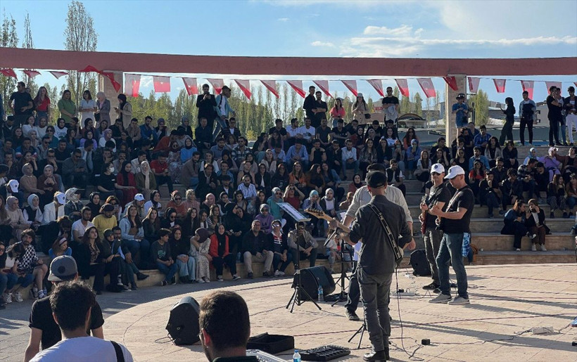 Van'da polislerin müzik grubu 'Hangar' sahneye çıkıyor - Resim: 2