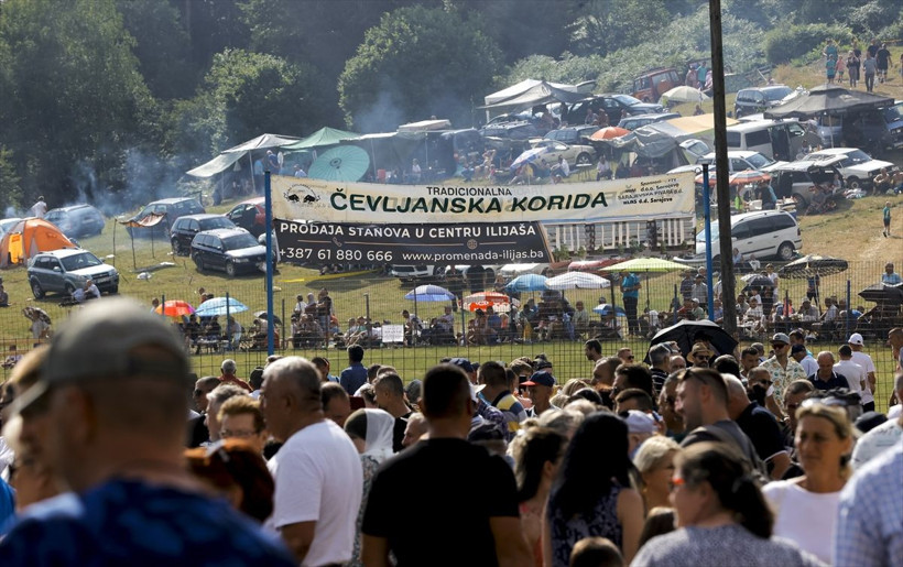 Bosna Hersek'te Boşnaklar boğa güreşiyle coştu - Resim: 4