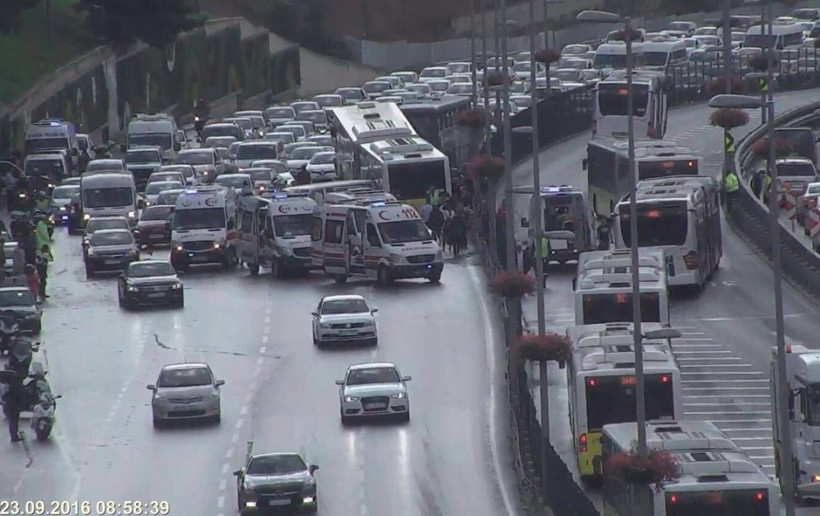 Katliam gibi metrobüs kazasından ilk görüntüler! - Resim: 3