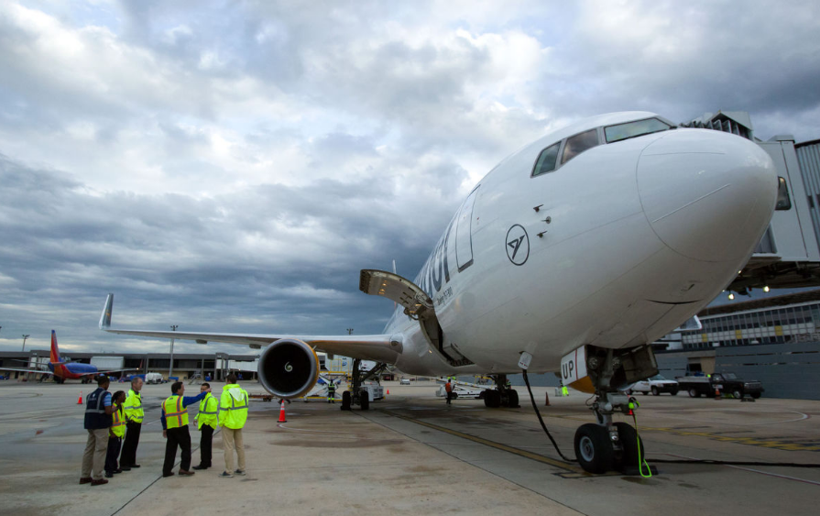 Uçakta hostesler cinsel ilişkiye girdi skandal olayın görüntüleri ortaya çıktı - Resim: 4