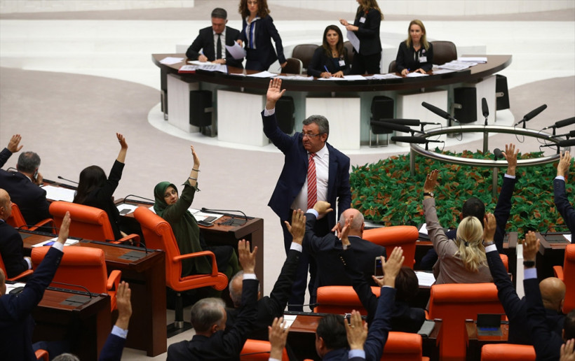 MHP muhalefete destek verdi EYT geçti TBMM'de sevinç çığlıkları - Resim: 2