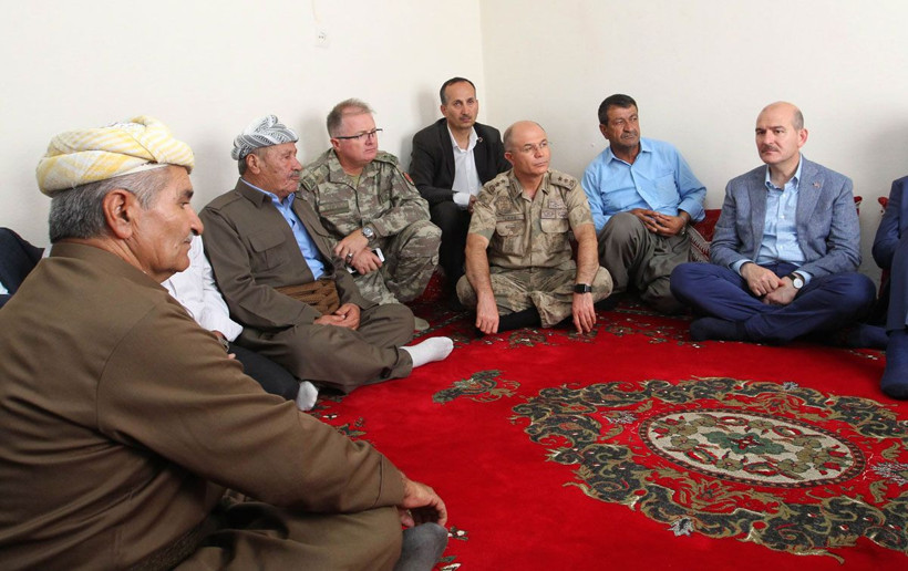 İçişleri Bakanı Süleyman Soylu Hakkari'de! O aileye ziyaret - Resim: 4