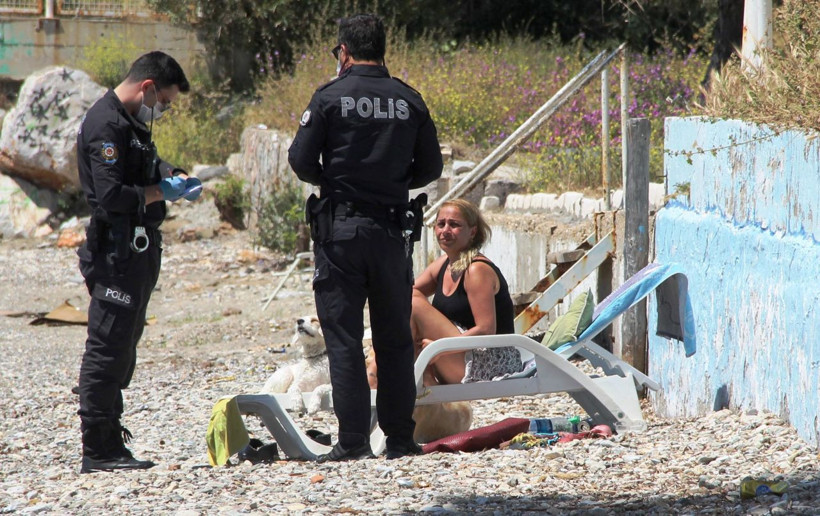 Muğla'da güneşi görenler kendini sokakta buldu 1 kişi güneşlenirken yakalandı - Resim: 3