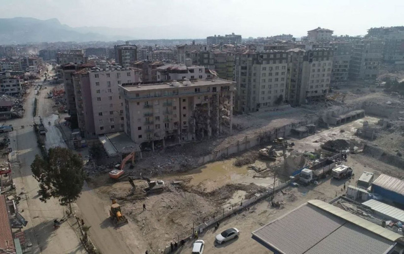 Büyükelçi Devrim Öztürk'e ne oldu! Rönesans enkazı kaldırıldı ama Büyükelçi'nin cenazesi 34 gündür yok - Resim: 3