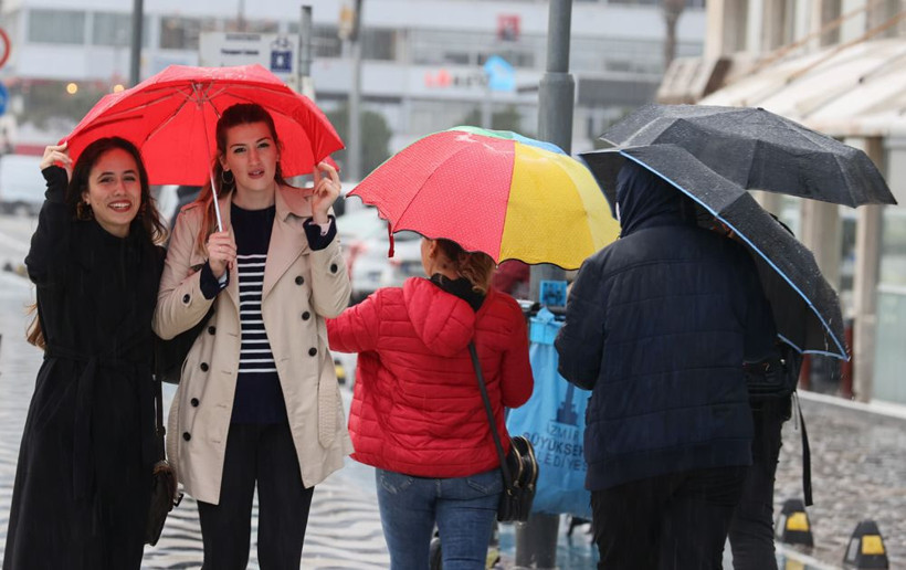 İstanbul güne kuvvetli sağanakla başladı! Meteoroloji'den uyarı geldi sürpriz kar yağışı açıklaması - Resim: 4