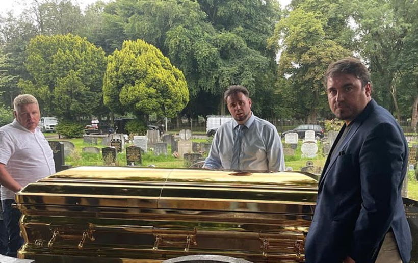 22 ayar som altın tabutla gömdüler! Bir hafta tur attırdılar görülmemiş cenaze - Resim: 4